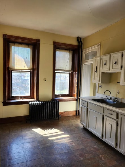 Building Photo - 163 Sumac St