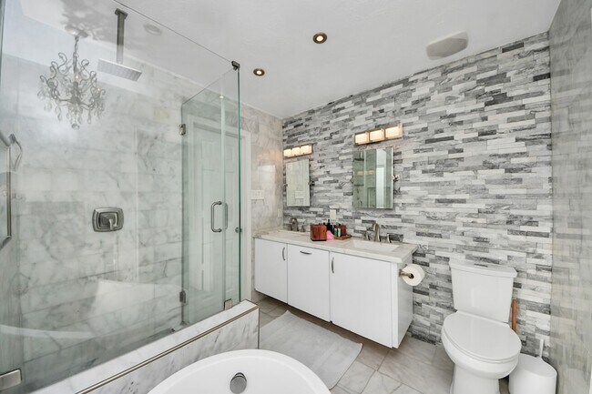 Building Photo - 10814 Tobar Falls Cir