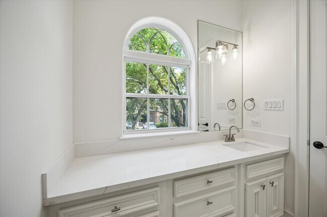 Building Photo - 3917 Tennyson St