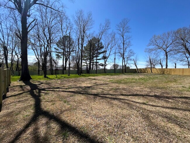 Building Photo - 288 N Yona Ln