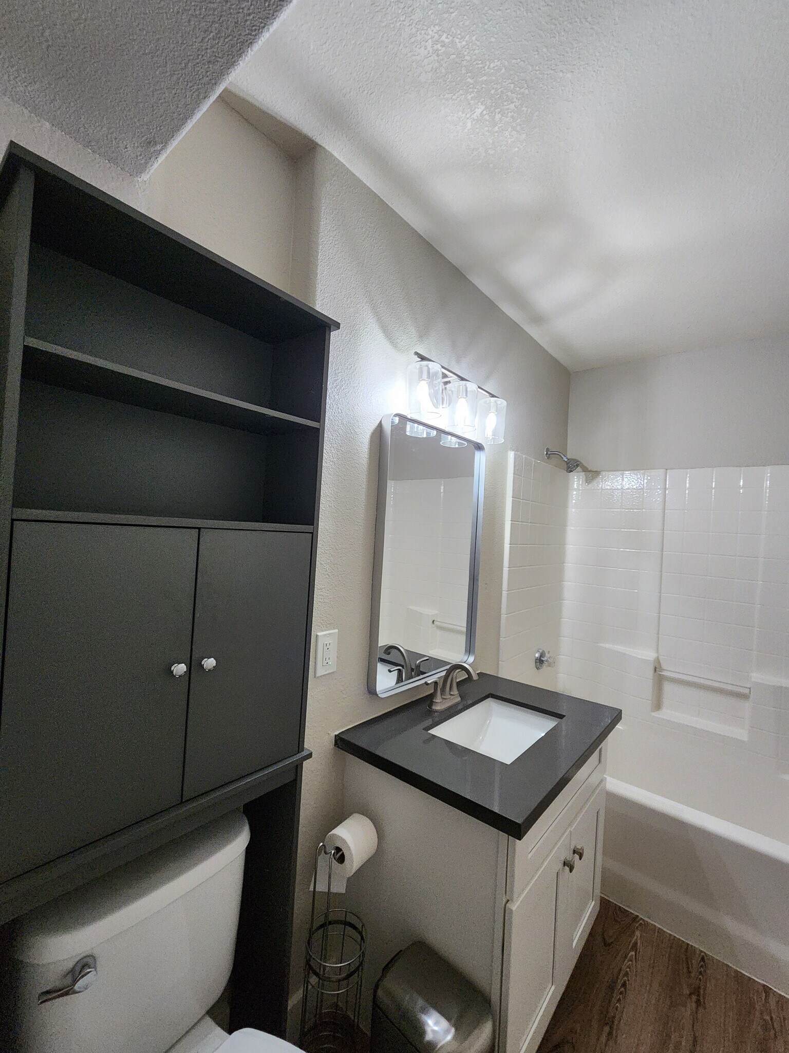 Building Photo - 3038 Tarpon Dr