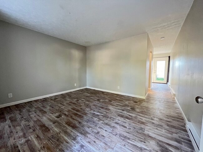 Building Photo - 200 Forest Ln