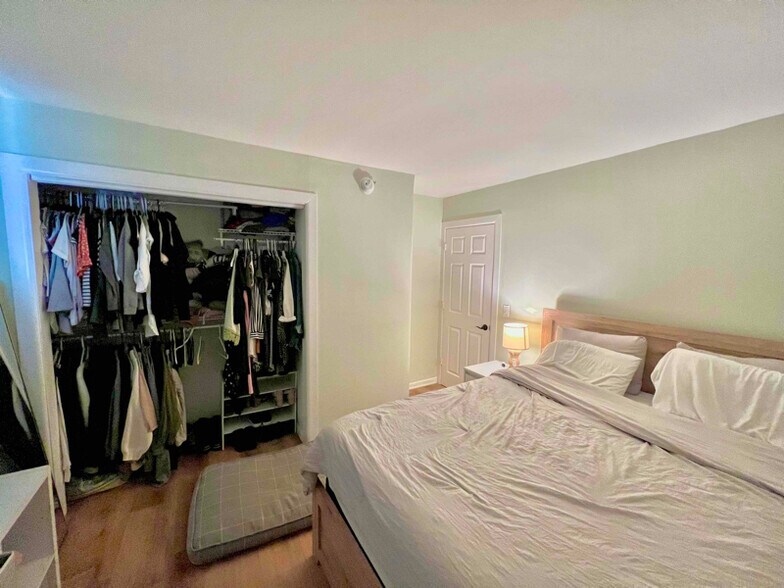 Building Photo - 5921 Harvest Ln