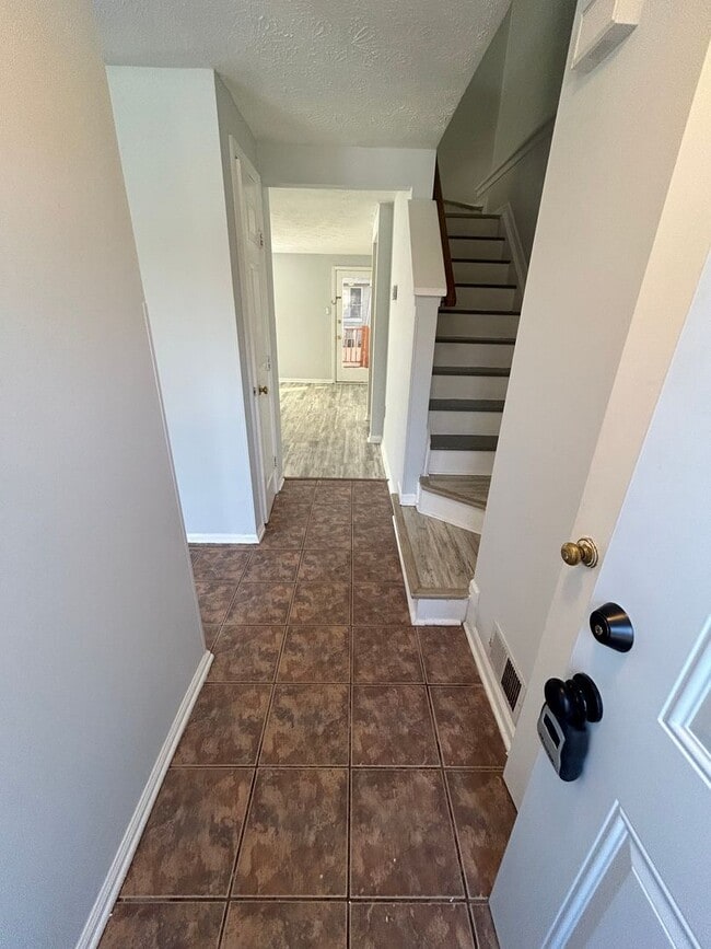 Building Photo - 3 Bedroom 1 1/2 bath townhome in Newark/Bear area