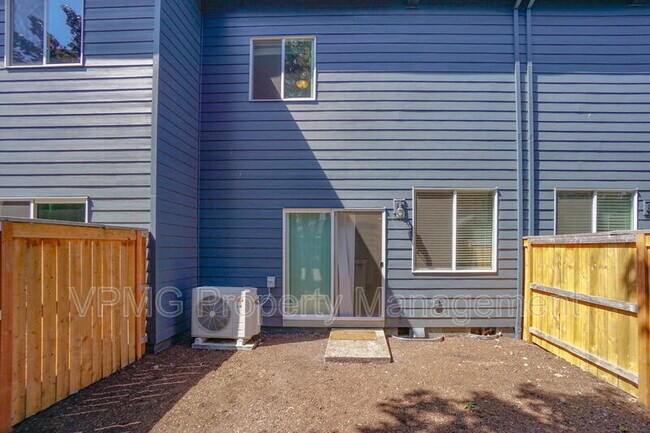Building Photo - 2105 NE 118th Pl