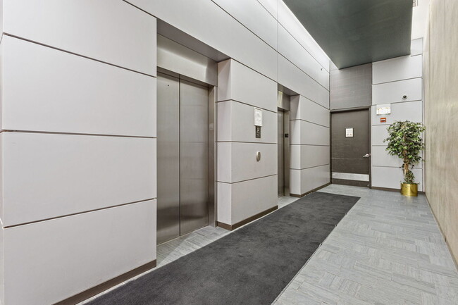 Building Photo - 630 N Franklin St