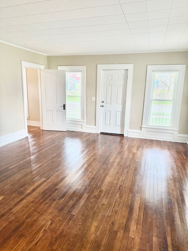 Building Photo - Updated 3-Bedroom Home on Tree-Lined Street with Off-Street Parking