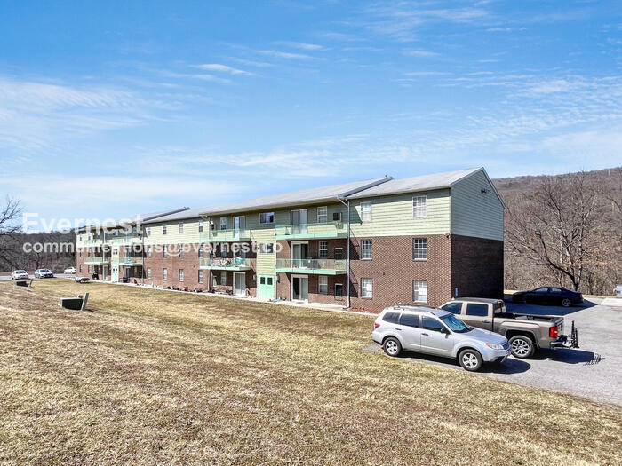 Building Photo - 12806 N Cresap St