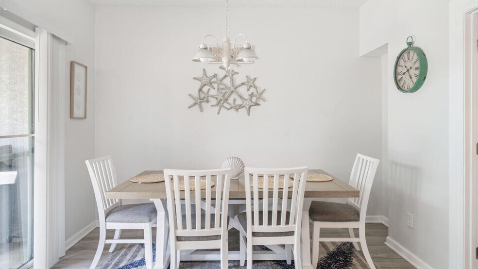 Building Photo - 5726 Beach Dr