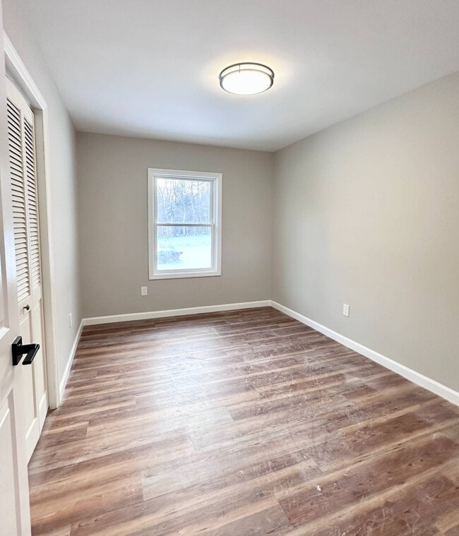 Building Photo - 521 Middleline Rd