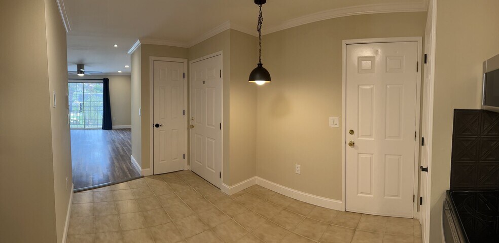Building Photo - 8 Northbrook Dr
