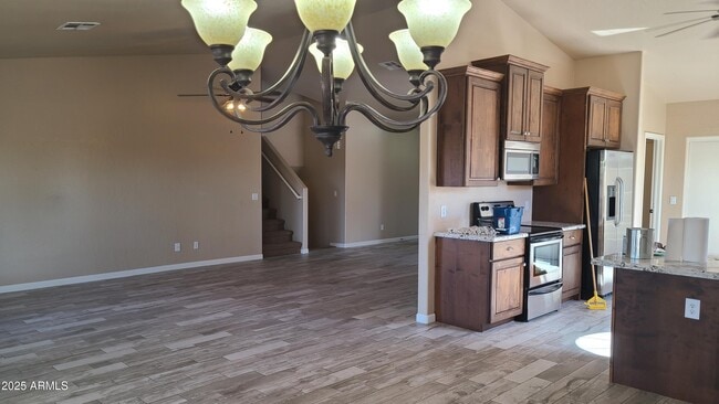 Building Photo - 1002 E Hearne Way