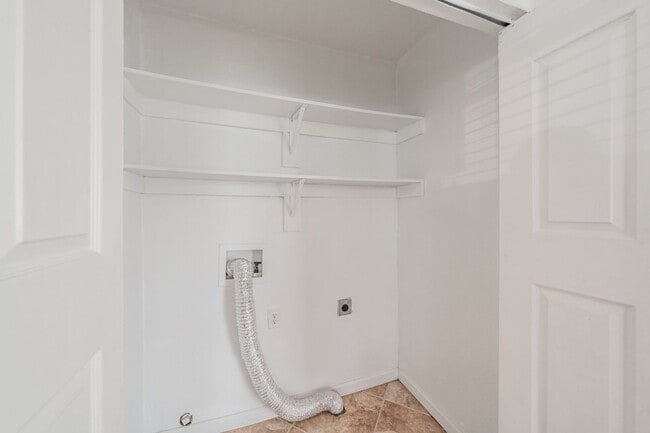 Building Photo - Cute two-bedroom, one-bath home in the hea...