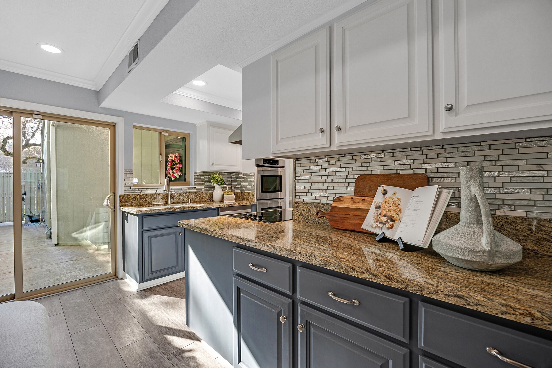 Building Photo - 7551 Maywood Dr
