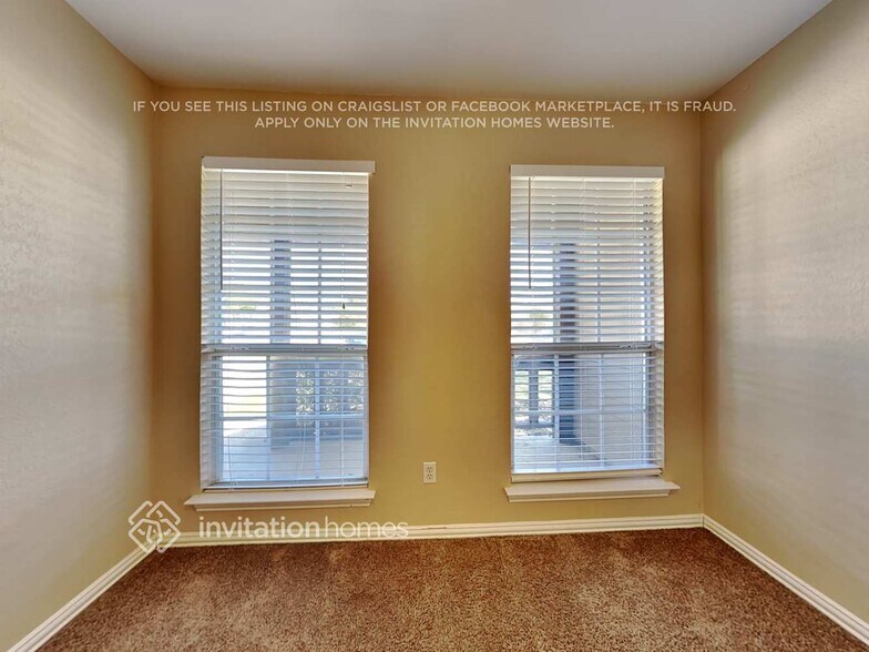 Building Photo - 509 Taos Ct W