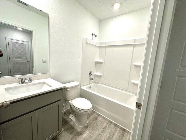 Building Photo - 2933 Canary Ave