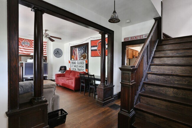 Building Photo - GREAT OSU SOUTH CAMPUS LOCATION - Ridiculously Nice back deck and off-street parking for everyone