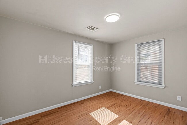 Building Photo - 161 Anistasia Dr