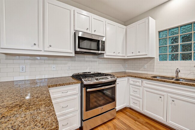 Building Photo - 3730 Main Poplar Dr