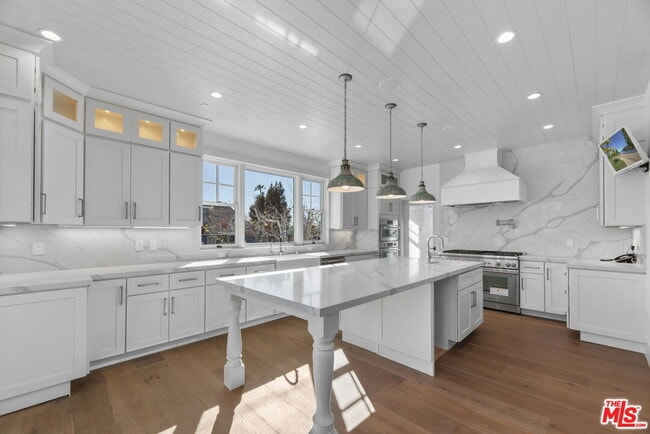 Building Photo - 566 Ida St