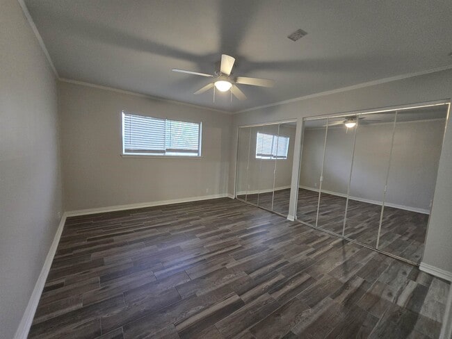 Building Photo - 211 Esperanza Dr