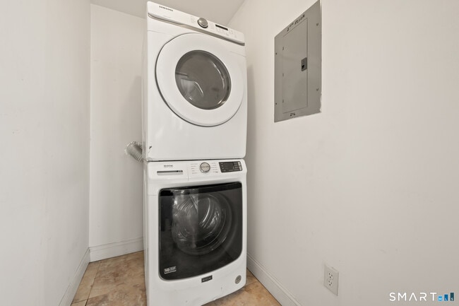 Building Photo - 246 S Orchard St