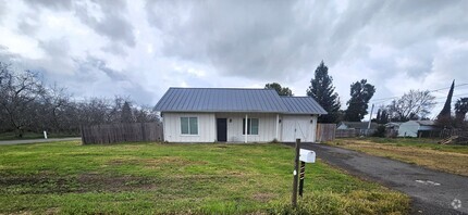 Building Photo - 2 Bedroom 1 Bath Home For Rent in Gerber!