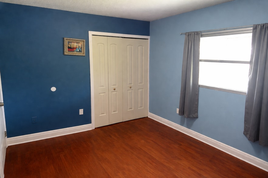 Building Photo - 6119 Castlewood Ln