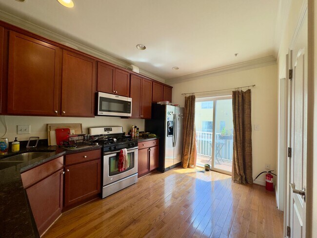 Building Photo - Charming 2 Bedroom/2 Bathroom Townhome near Patterson Park, Baltimore, MD!