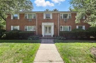 Building Photo - 809 East Ave