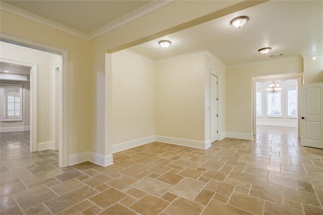 Building Photo - 35 Mt Paran Rd NW