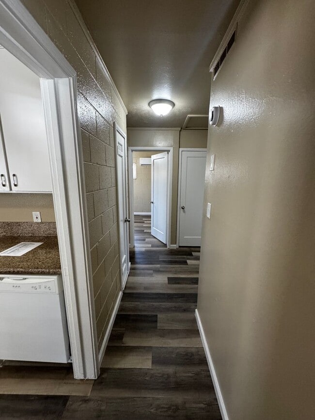 Building Photo - APPLY FOR THIS BEAUTIFUL HOME TODAY!