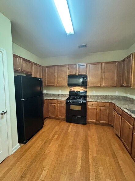 Building Photo - 6215 Elmshorn Way