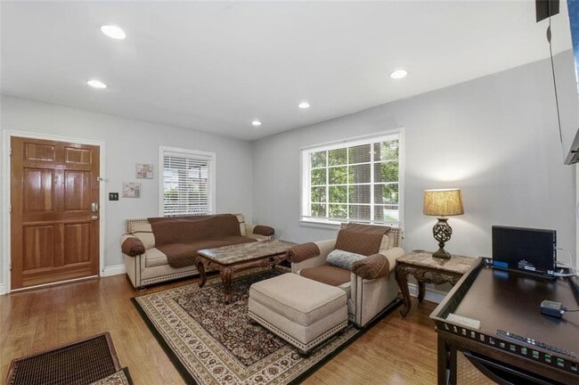 Building Photo - 1401 Briarwood Rd NE