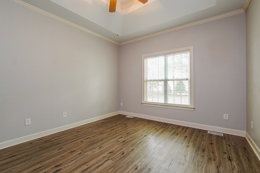 Building Photo - 169 N Farm Dr