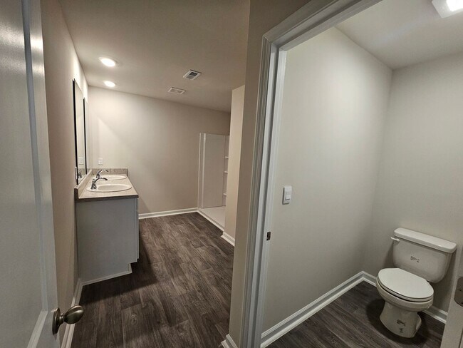 Building Photo - Move in Ready...Start Packing