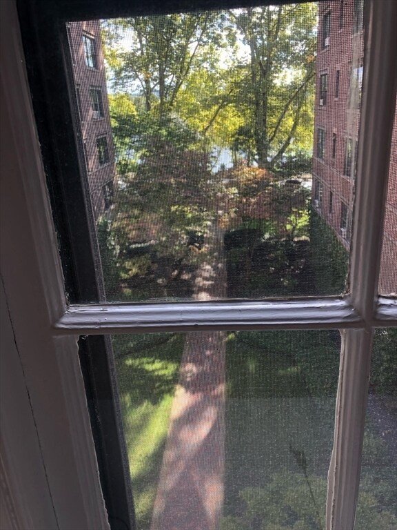 Building Photo - 988 Memorial Dr