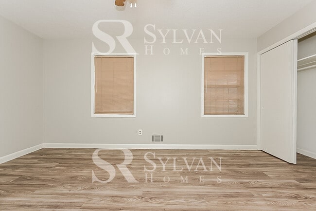 Building Photo - Welcome home to this 3 bedroom, 2 bathroom home