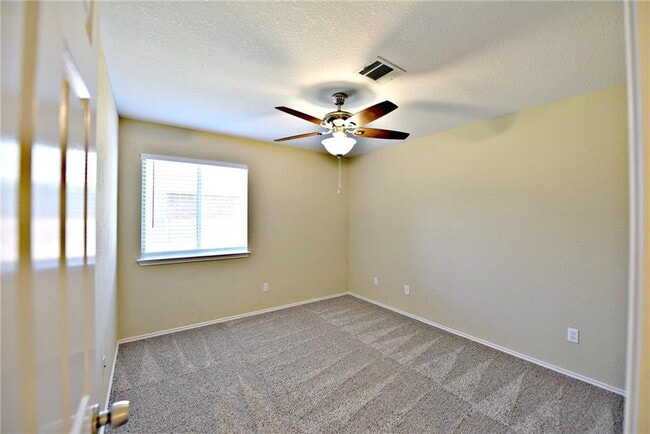 Building Photo - 1110 Henderson Dr