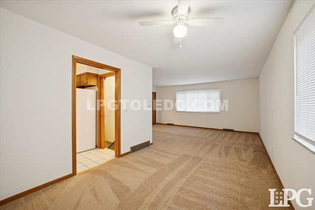 Building Photo - 3860 Sheffield Ct