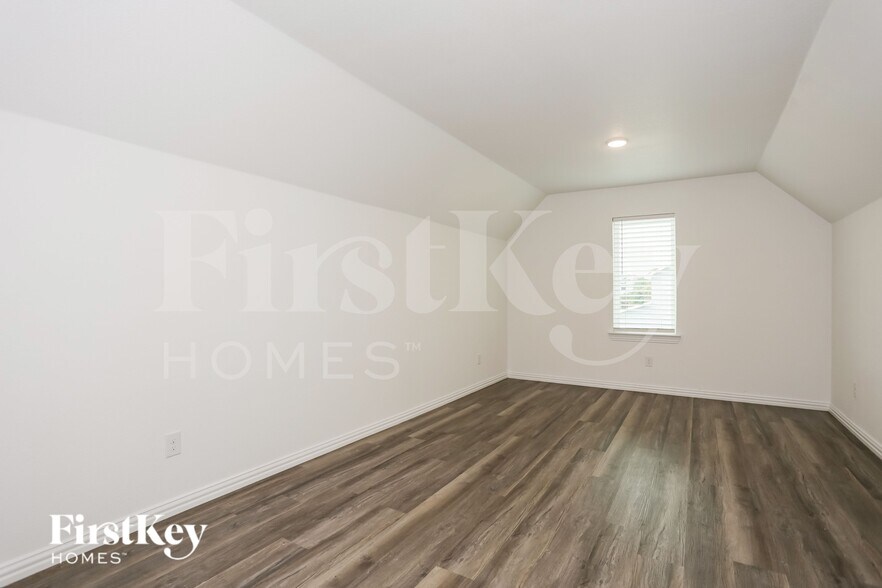 Building Photo - 7352 Parkside Pl Dr
