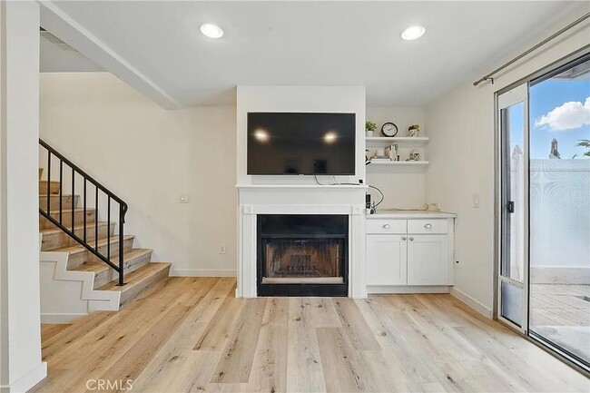 Building Photo - 14861 Mulberry Dr