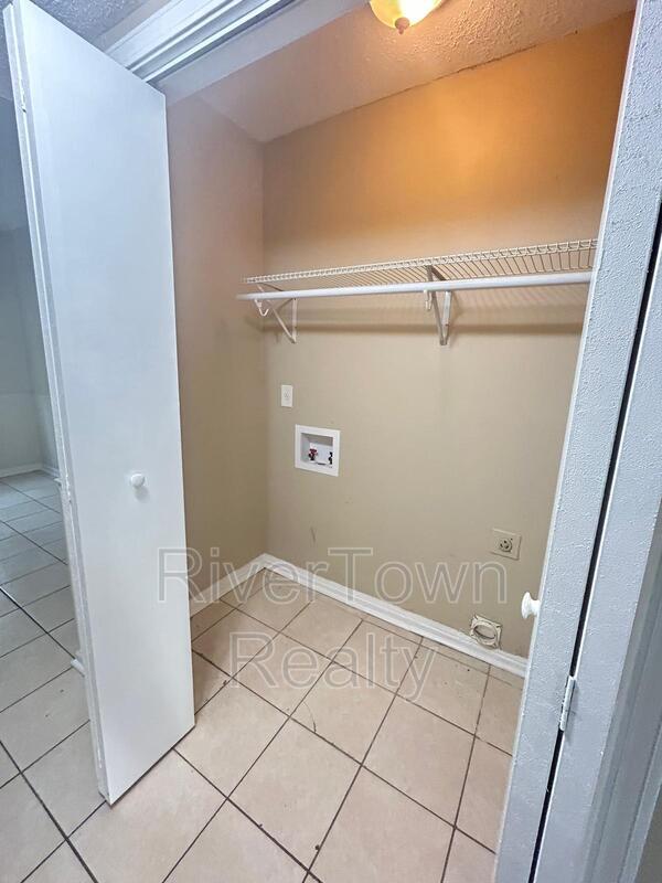 Building Photo - 781 Candace Dr