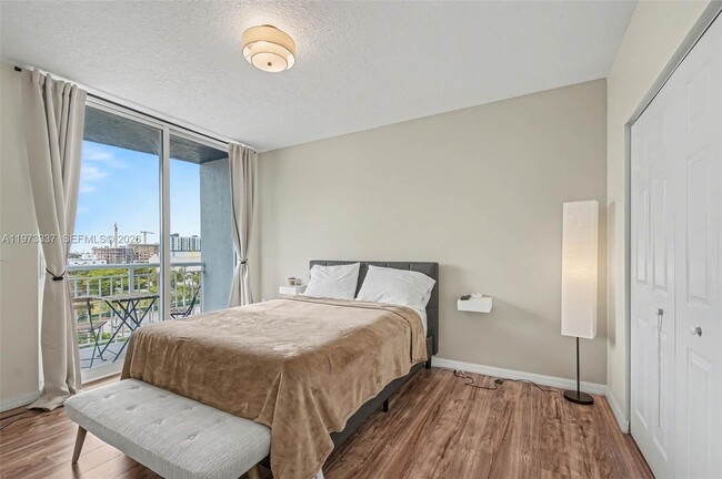 Building Photo - 275 NE 18th St