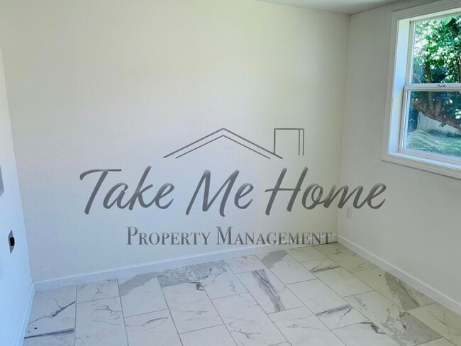 Building Photo - Charming Home in Great Location!