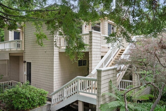 Building Photo - 651 Manresa Ln