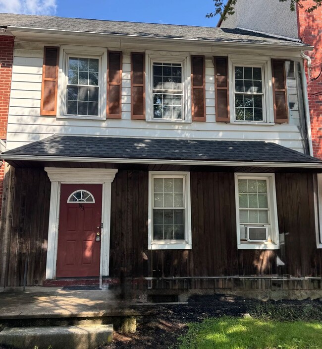 Building Photo - LARGE One Bedroom in Downtown Emmaus