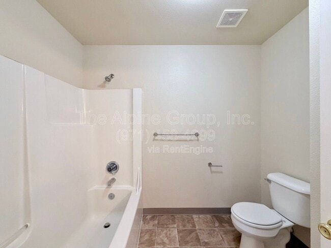 Building Photo - 3986 SW Pinewood Way
