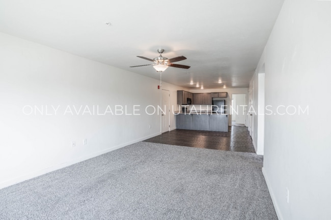 Building Photo - 722 E 500 S