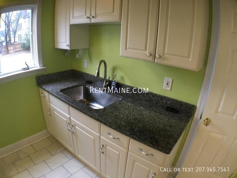 Building Photo - 18 Linden St